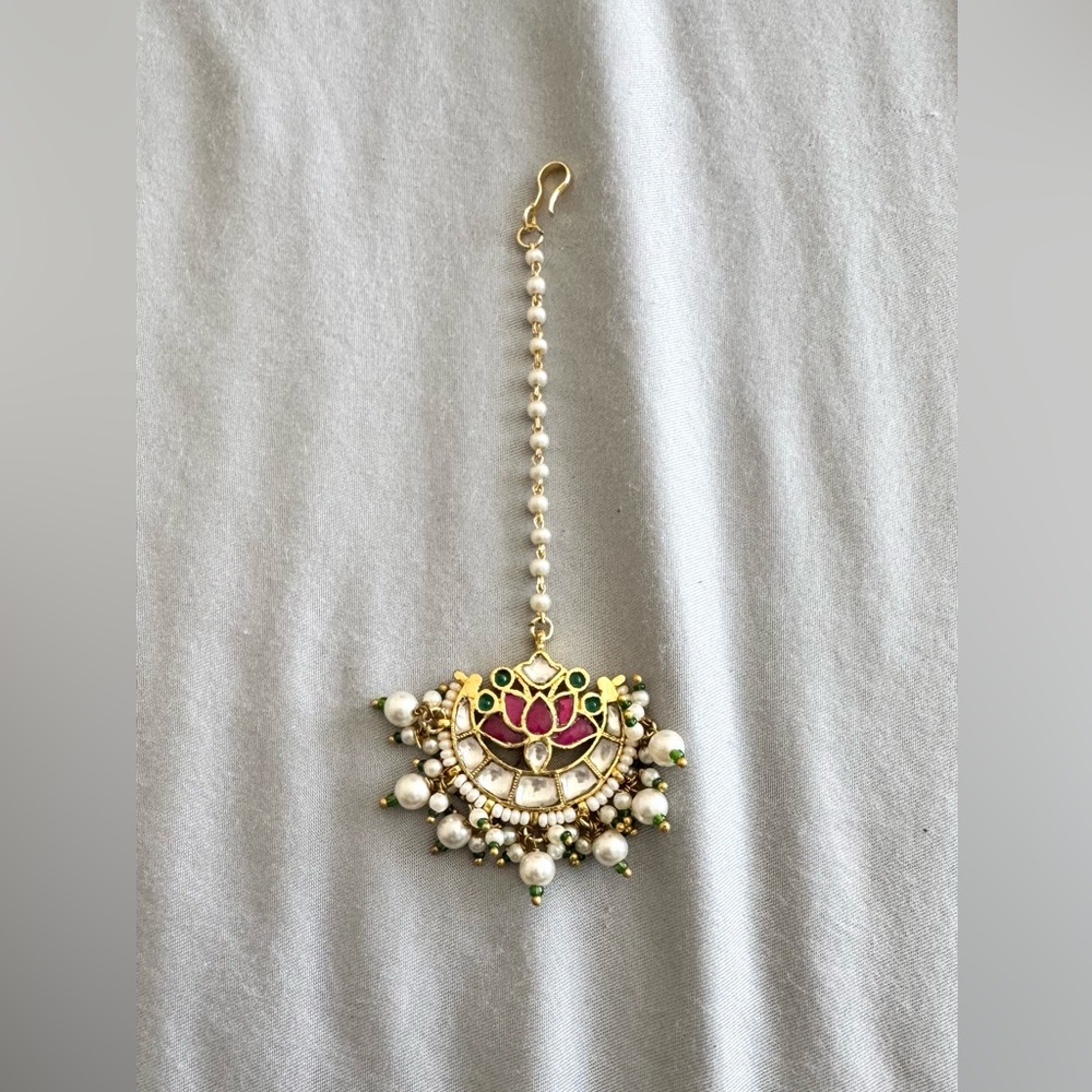 Elegant Pachi Kundan mang tika
